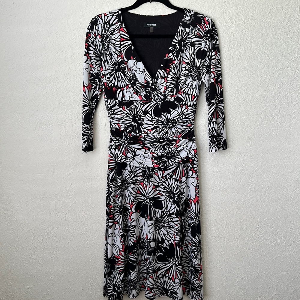 NINE WEST Floral Dress. Size 4 Black, white and pink.